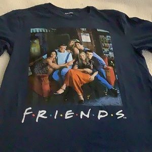 5/$25. NWOT Friends Old Navy size Medium navy T-shirt. Obscure Night scene.